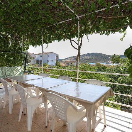 Holiday Home Marcelo-With Terrace Винишче Экстерьер фото